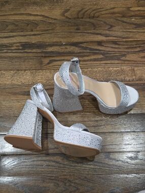 Gianni Bini Genna-Z Silver Rhinestone Platform Chunky Sandals Size 8